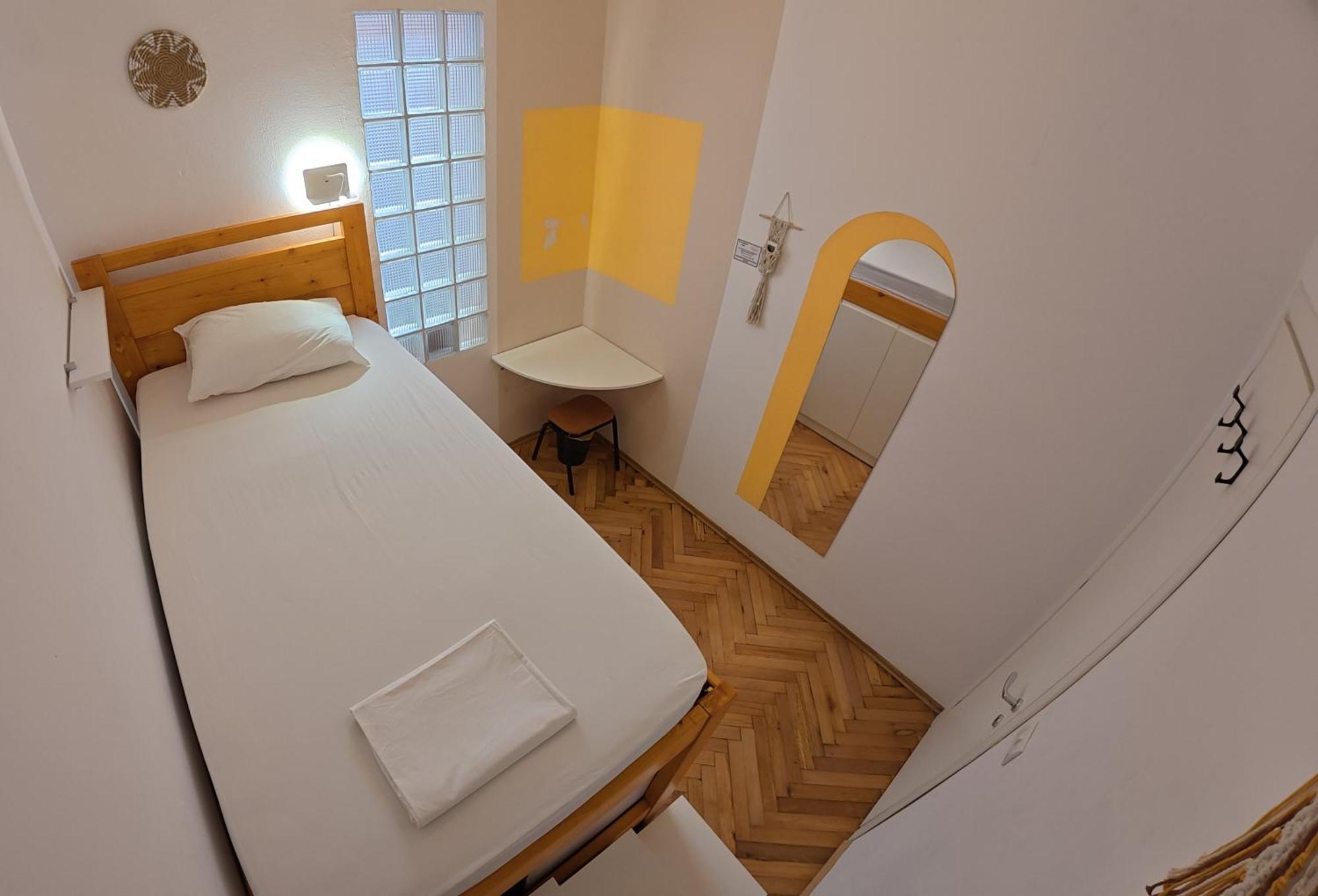 Trip'N'Hostel Chill Zone Tirana Bagian luar foto