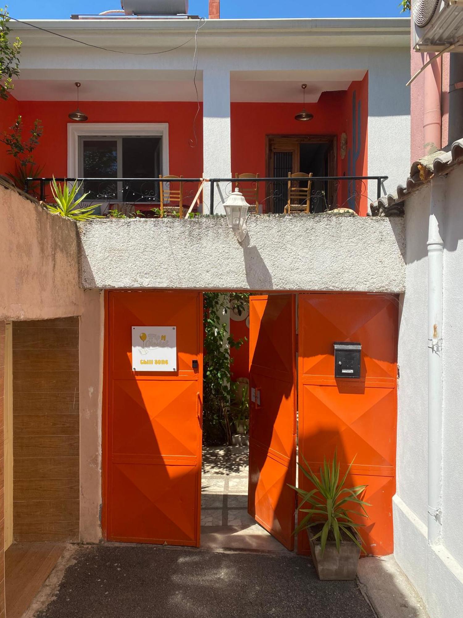 Trip'N'Hostel Chill Zone Tirana Bagian luar foto